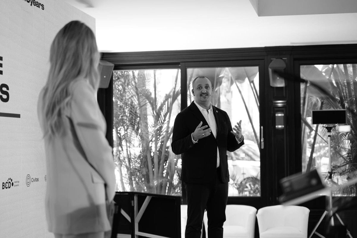 James Poulter speaking at an event - Photo 8