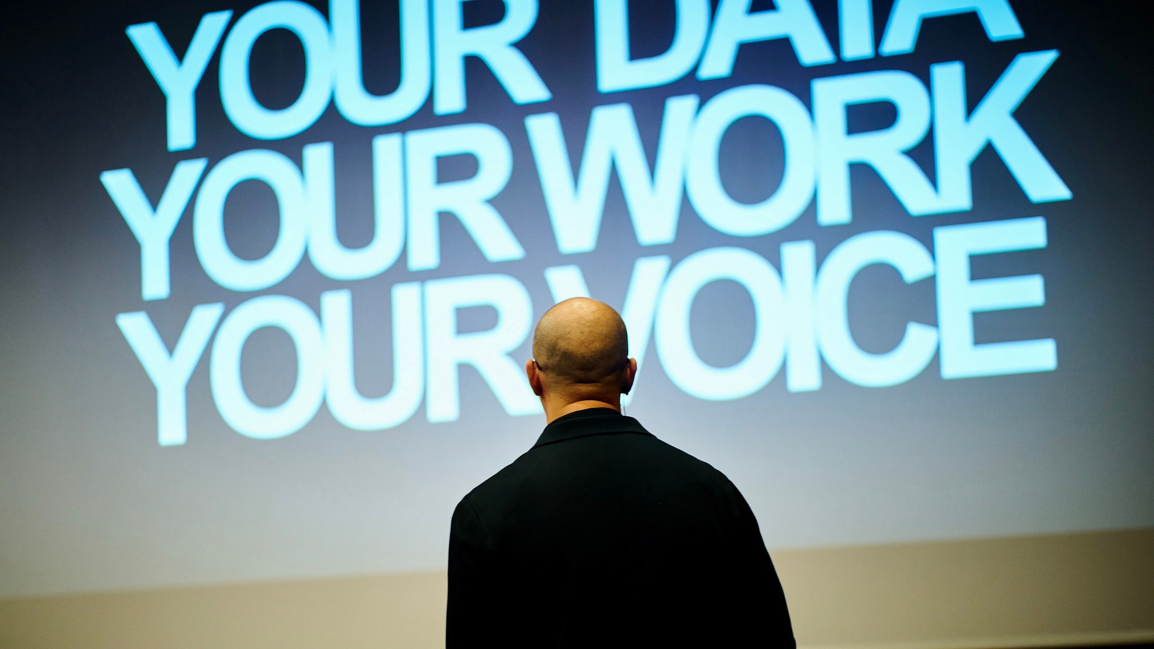 James Poulter speaking at an event - Photo 14
